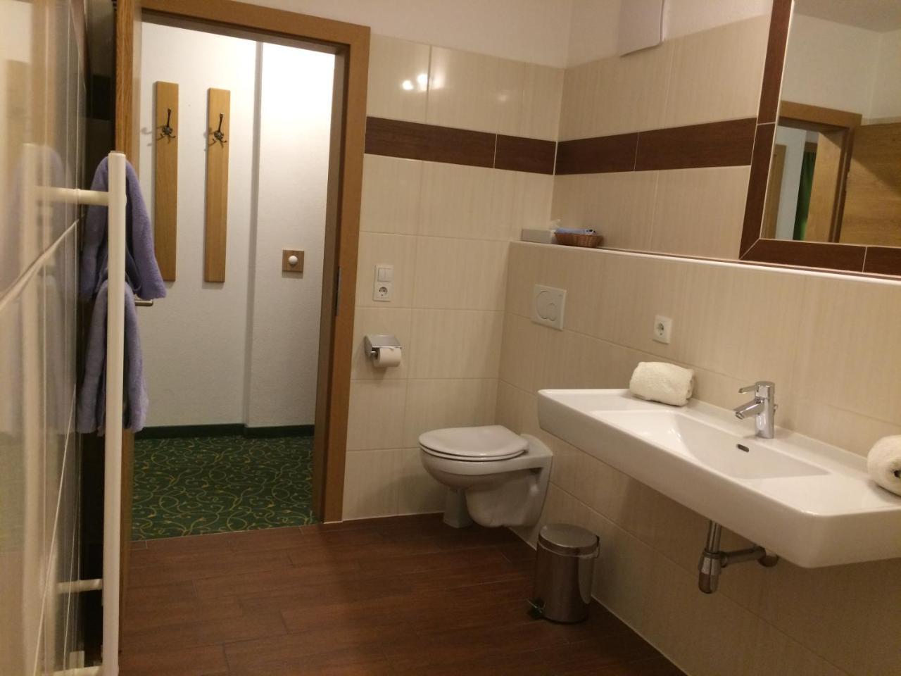 Jenneweinhof Hotel ทักซ์ ภายนอก รูปภาพ