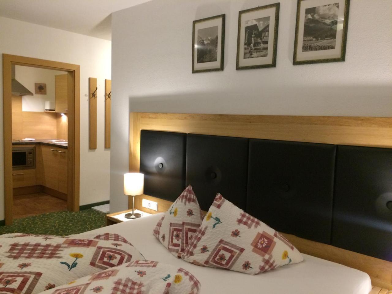 Jenneweinhof Hotel ทักซ์ ภายนอก รูปภาพ